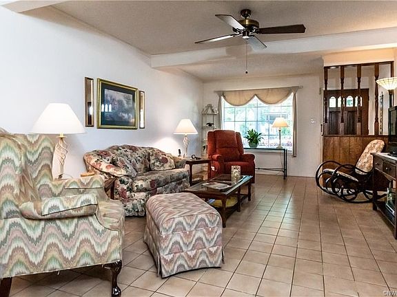 3rd image of 429 Plaza Cir