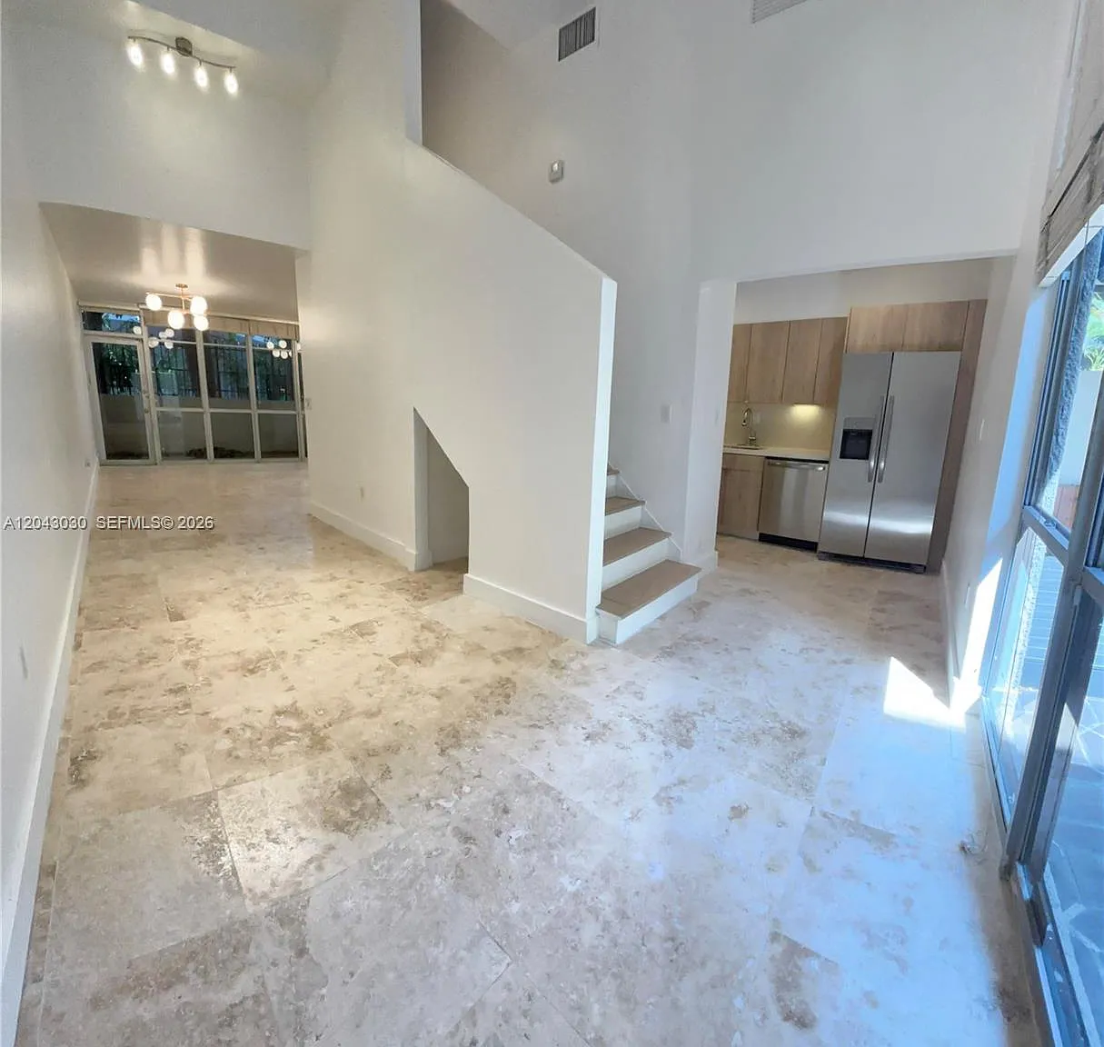 Coconut Grove Apt Condo — Photo 1
