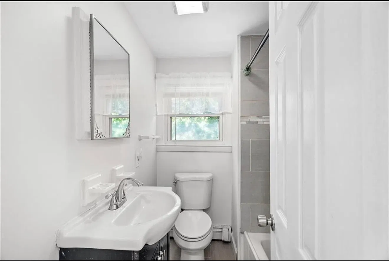 3 bed, $2,100 — Photo 1