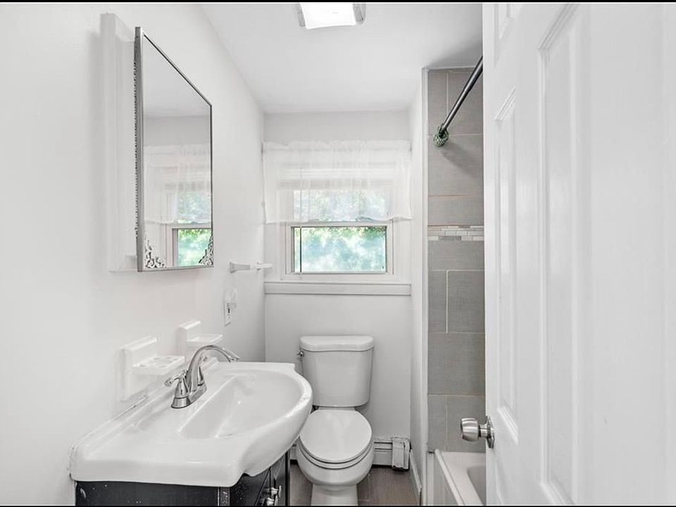 1st image of 30 Cato Ave #1