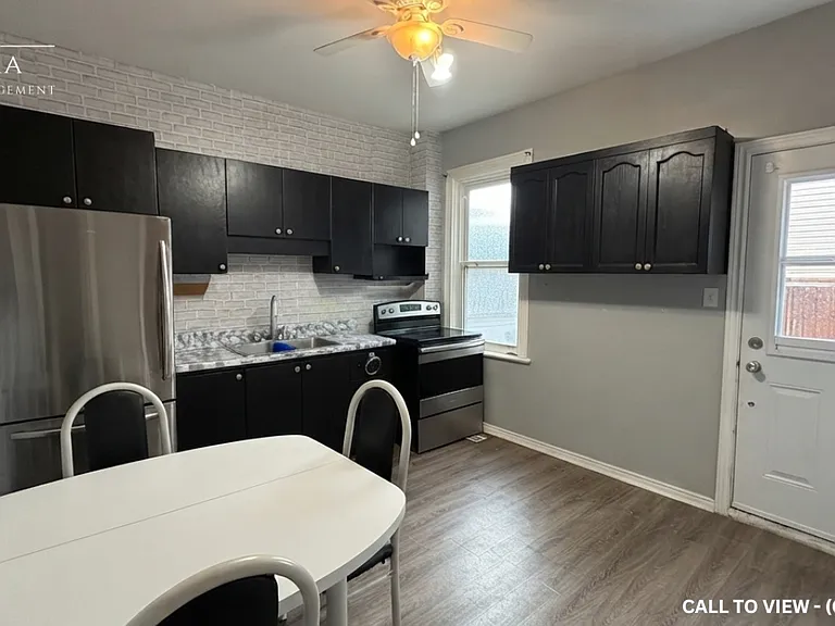 1083 Cannon St E — Photo 2