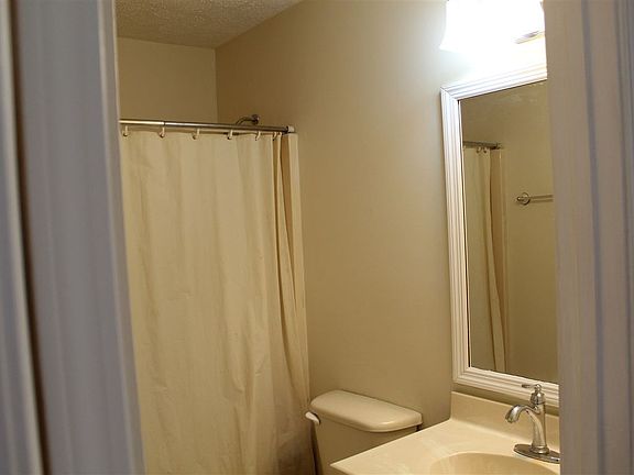 4th image of 5538 Carlyle Ave