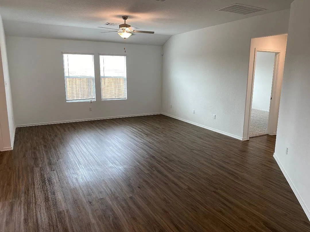 4 bed, 2.0 bath, 1938 sqft, $2,295 — Photo 4