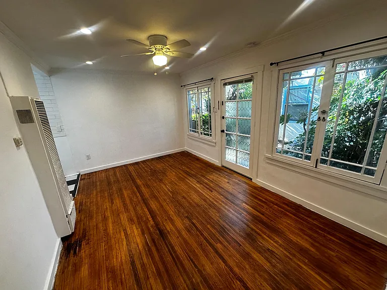 3927 Melrose Ave #1/4 — Photo 1