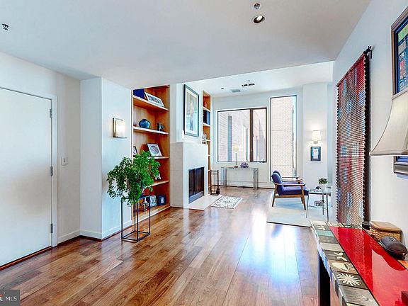 3rd image of 10 E Lee St Unit 2704