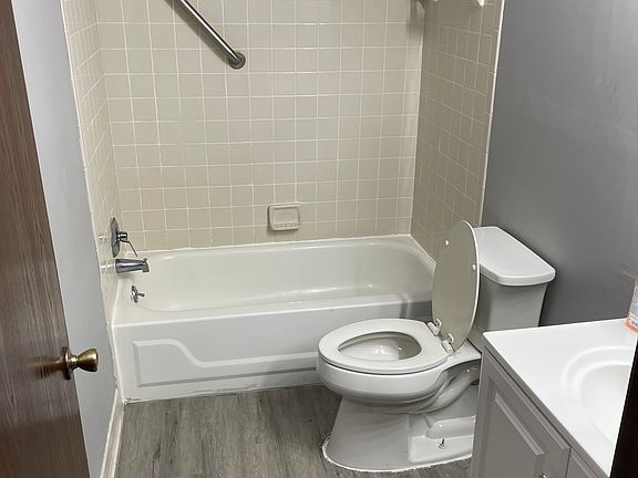 3rd image of 43386 Fountain Dr