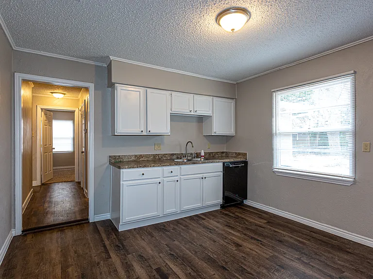 2518 Winthrop Dr — Photo 13