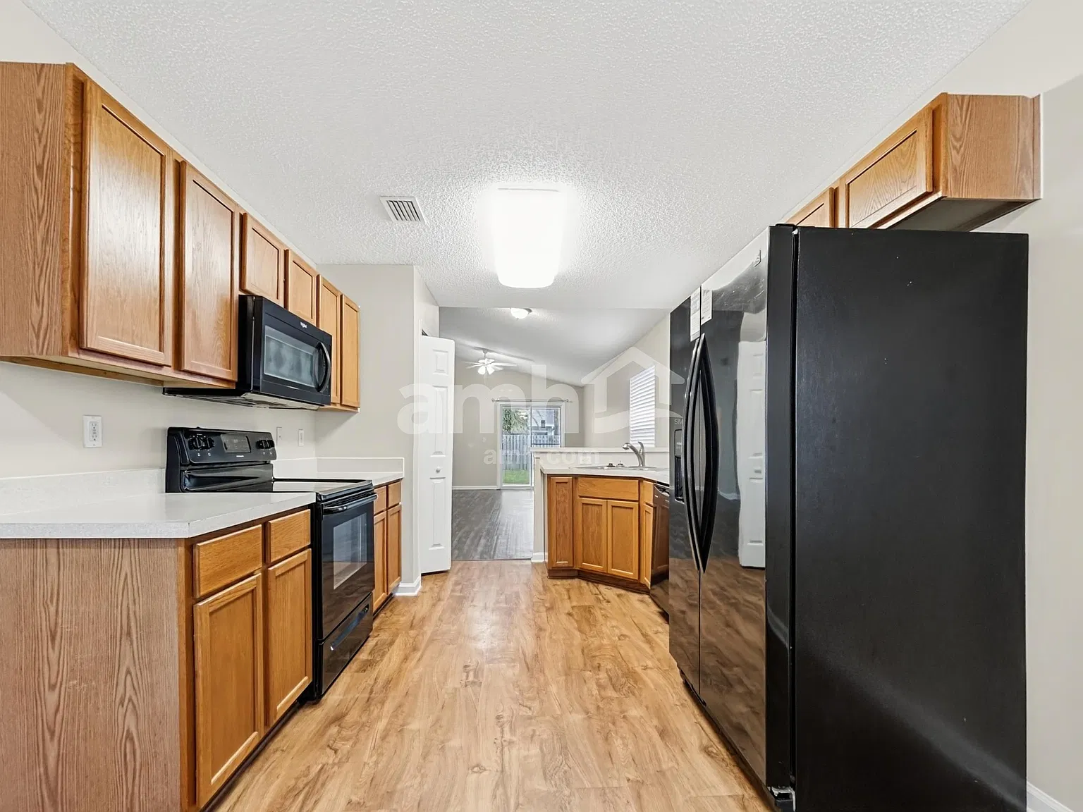 3 bed, 2.0 bath, 1573 sqft, $1,935 — Photo 4