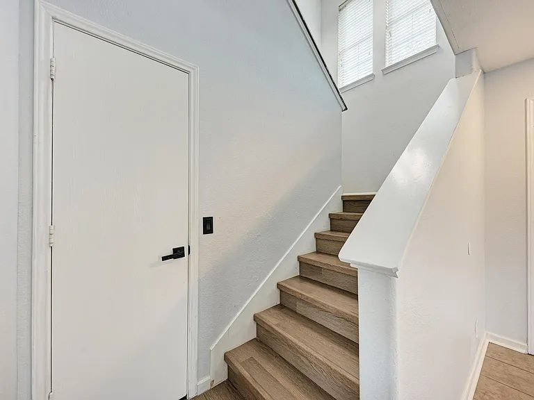 125 Holland St — Photo 21