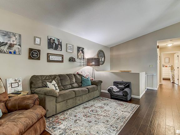 4th image of 31 Hawthorn Ln