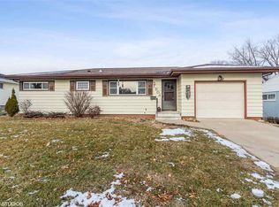 1904 2nd Ave NW, Waverly, IA 50677