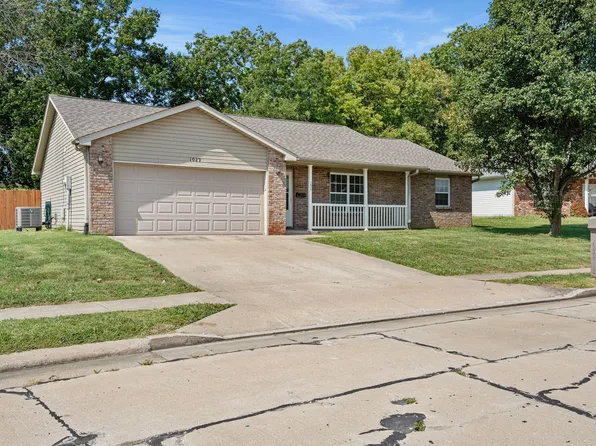 1029 Chouteau Ln, Boonville, MO 65233
