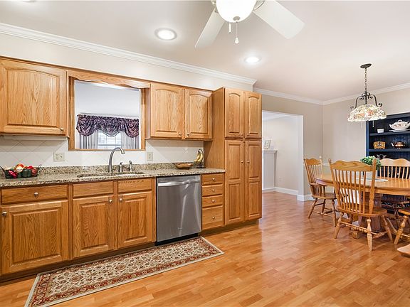 3rd image of 112 Lynnway Dr