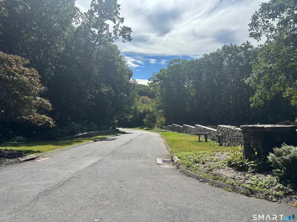 8 Sebastian Trail, Newtown, CT 06470