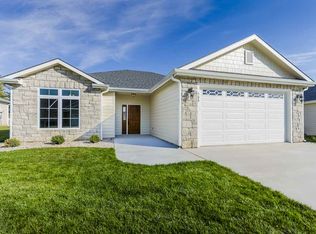 308 Simmer Dr, Wamego, KS 66547