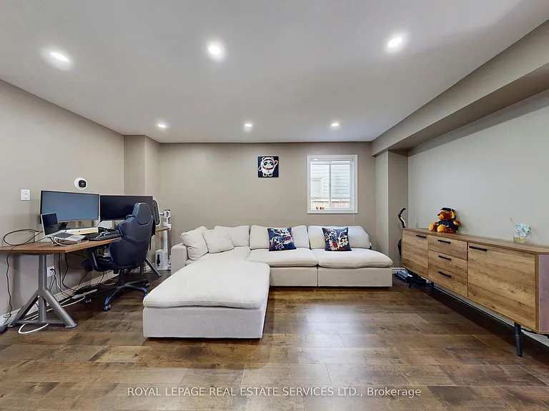 65 Morwick Dr — Photo 6