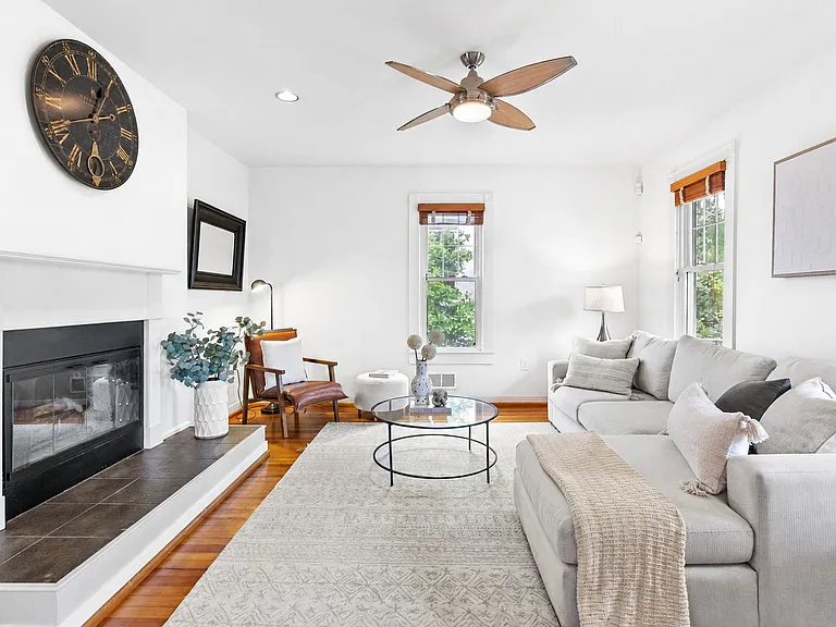5213 Cathedral Ave NW — Photo 9