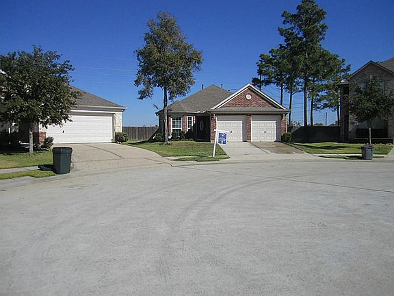 Great curb appeal on this cul de sac home with no rear neighbors!
