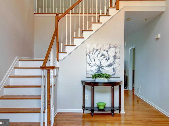 5th image of 233 South Ln