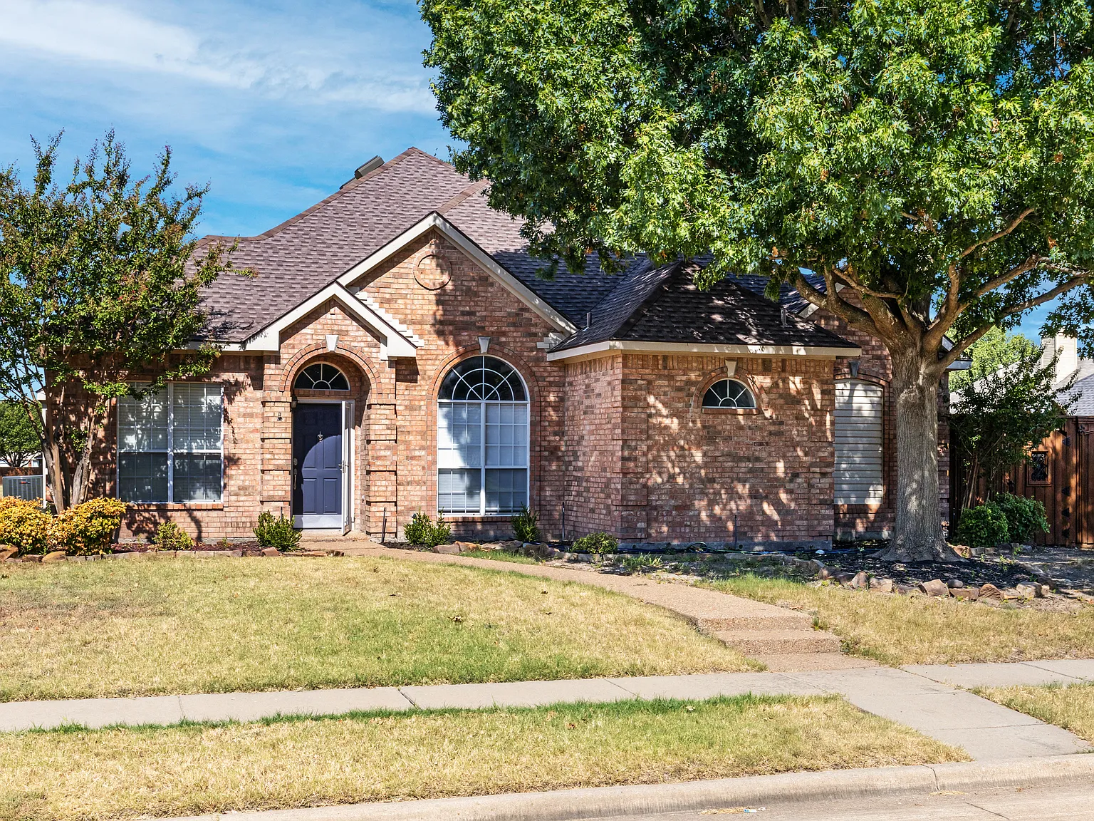 4 bed, 2144 sqft, $5,650 — Photo 1