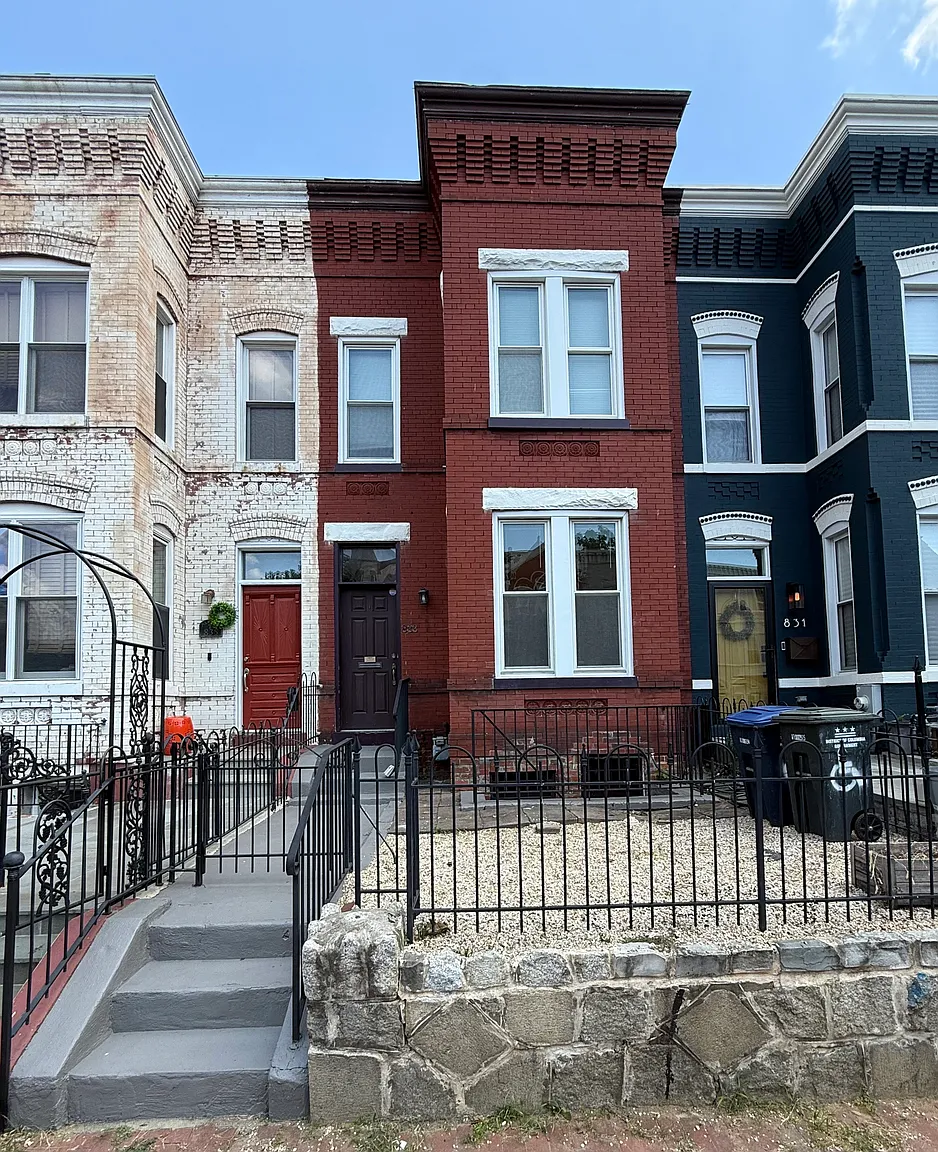 833 11th St NE photo 1
