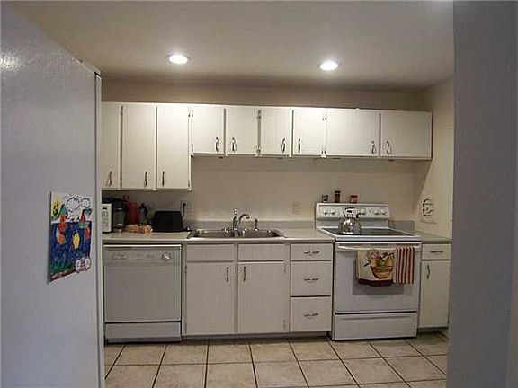 4th image of 325 Edgewood Dr