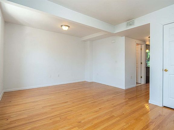3rd image of 86 Maple St #2