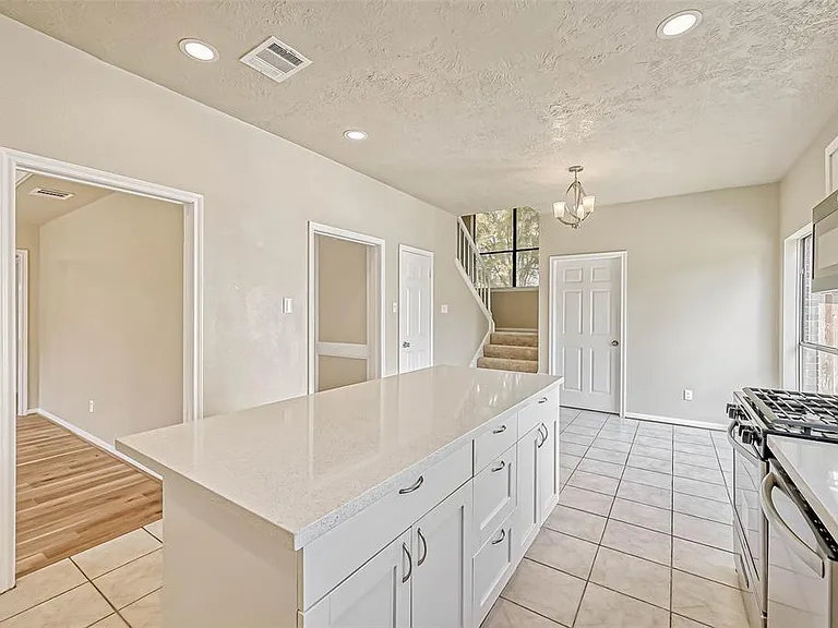 2478 Woodbury St — Photo 24