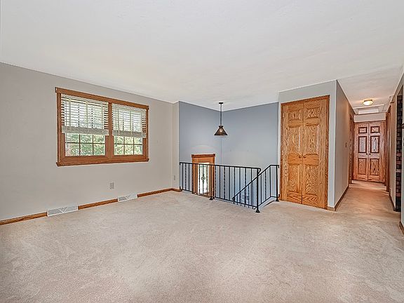 3rd image of 105 David Dr