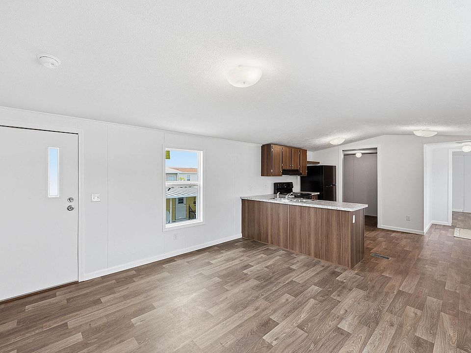 1st image of 20751 Garden Dr