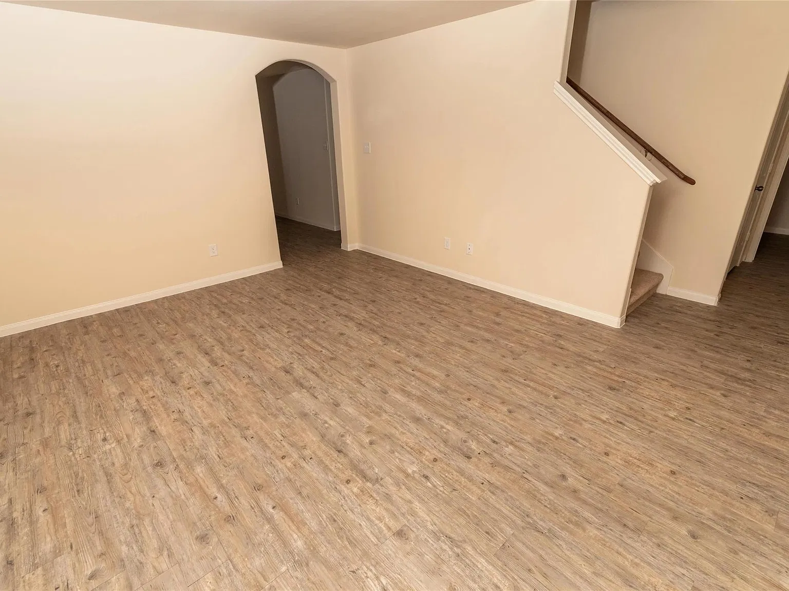 3 bed, 2.5 bath, 1381 sqft, $1,875 — Photo 3