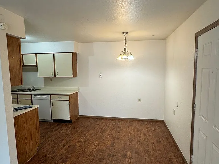 Douglas Apartments - 400 Judy Street - Heart of Branson — Photo 6