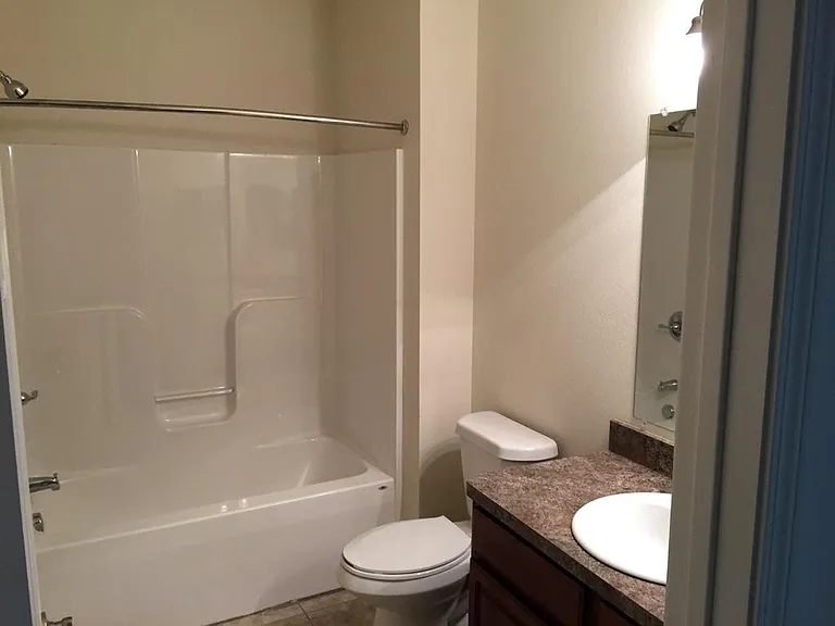 490 Tyler Ln — Photo 12