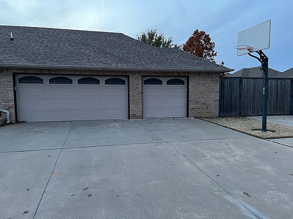 5th image of 501 SW 160th St