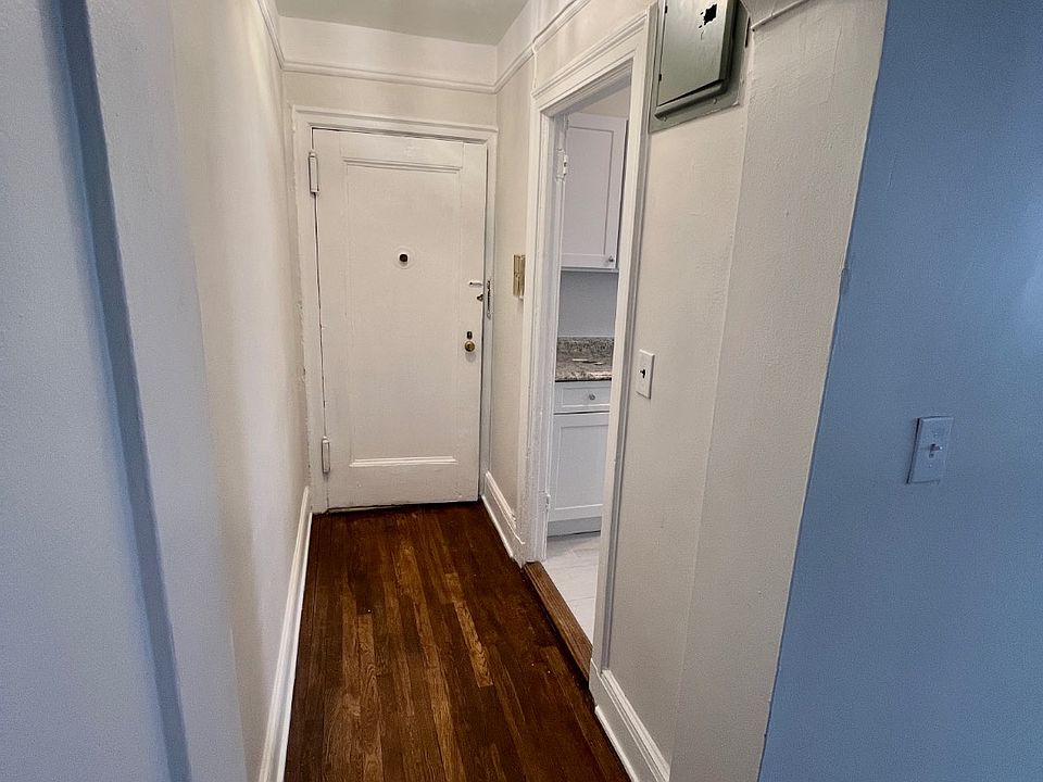 1st image of 5 Greenridge Ave #C1