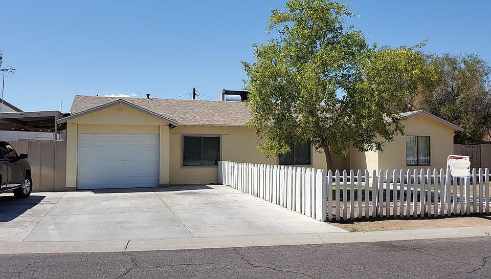 1st image of 104 N Los Robles Dr