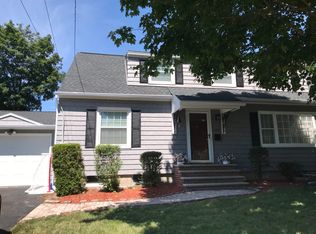218 Ambergate Rd, Syracuse, NY 13214