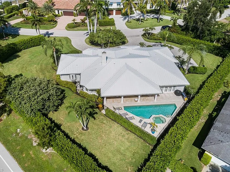 420 Palm Cir E — Photo 39