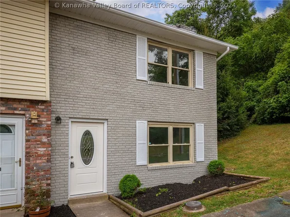 123 Pleasant Dr, Nitro, WV 25143