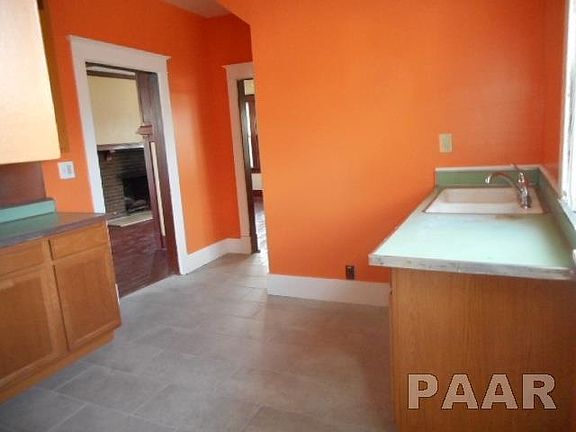 5th image of 2613 NE Madison Ave
