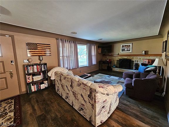 4th image of 4405 Woodridge Dr