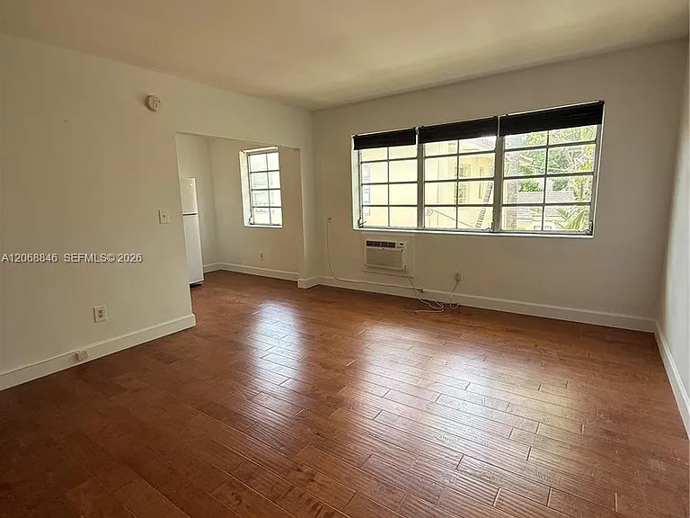 1616 Michigan Ave #15 — Photo 2