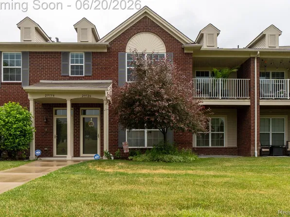 29726 Foxrun Cir, Warren, MI 48092
