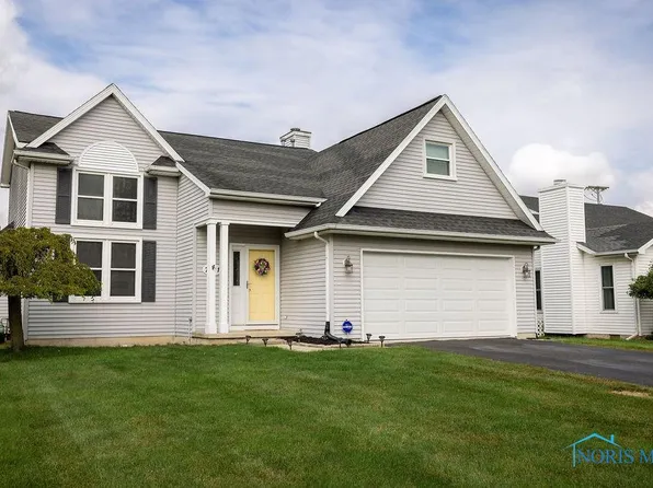 7421 Twin Lakes Rd, Perrysburg, OH 43551