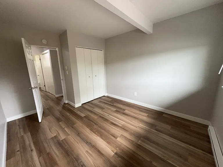 Hall Court Apartments — Photo 10