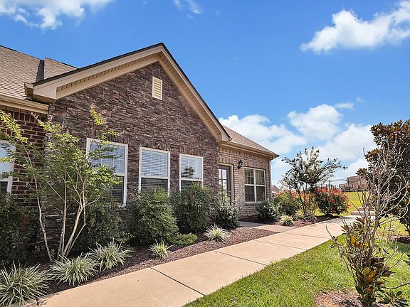 3rd image of 3207 Livermore Ln