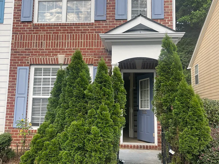 883 Redwood Dr — Photo 1