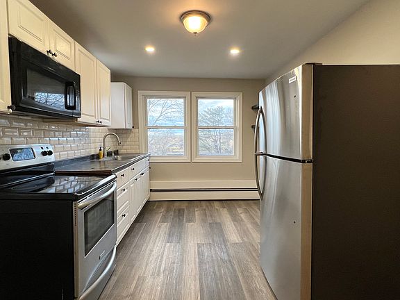 2nd image of 15 Tribbe Hl Floor 2