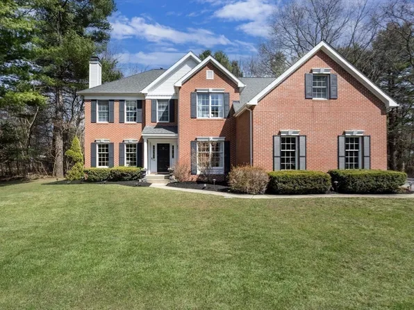54 Charles River Dr, Franklin, MA 02038