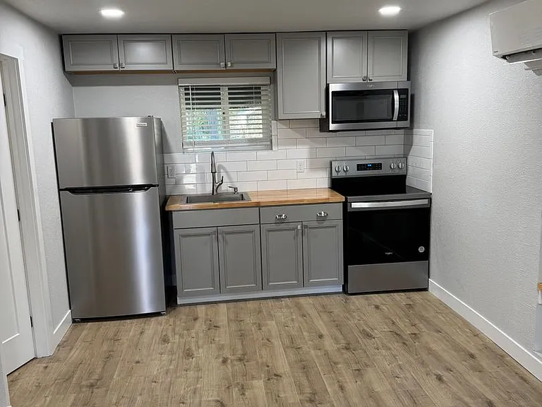 655 Rogue River Hwy — Photo 2
